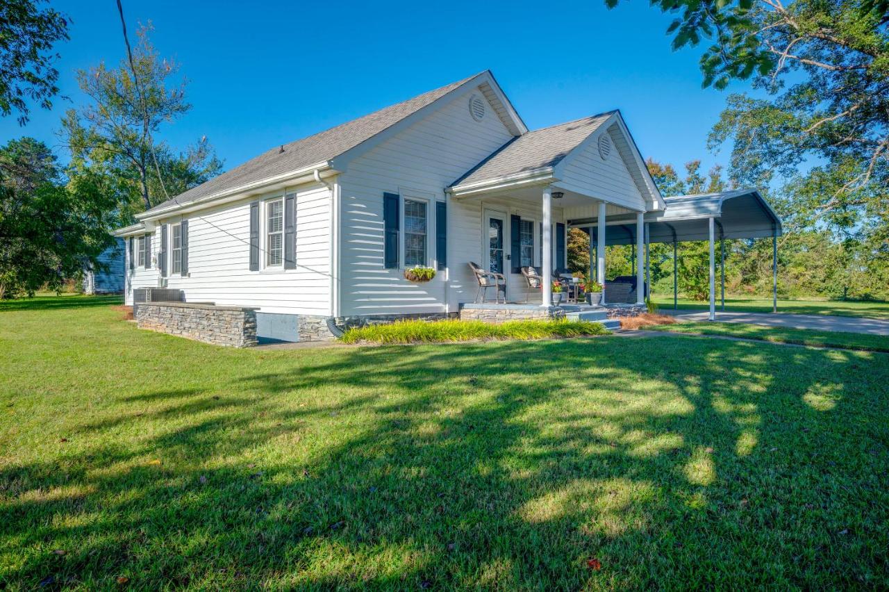 Peaceful Elkin Vacation Rental ~ 17 Mi to Mt Airy! - B&B Dobson