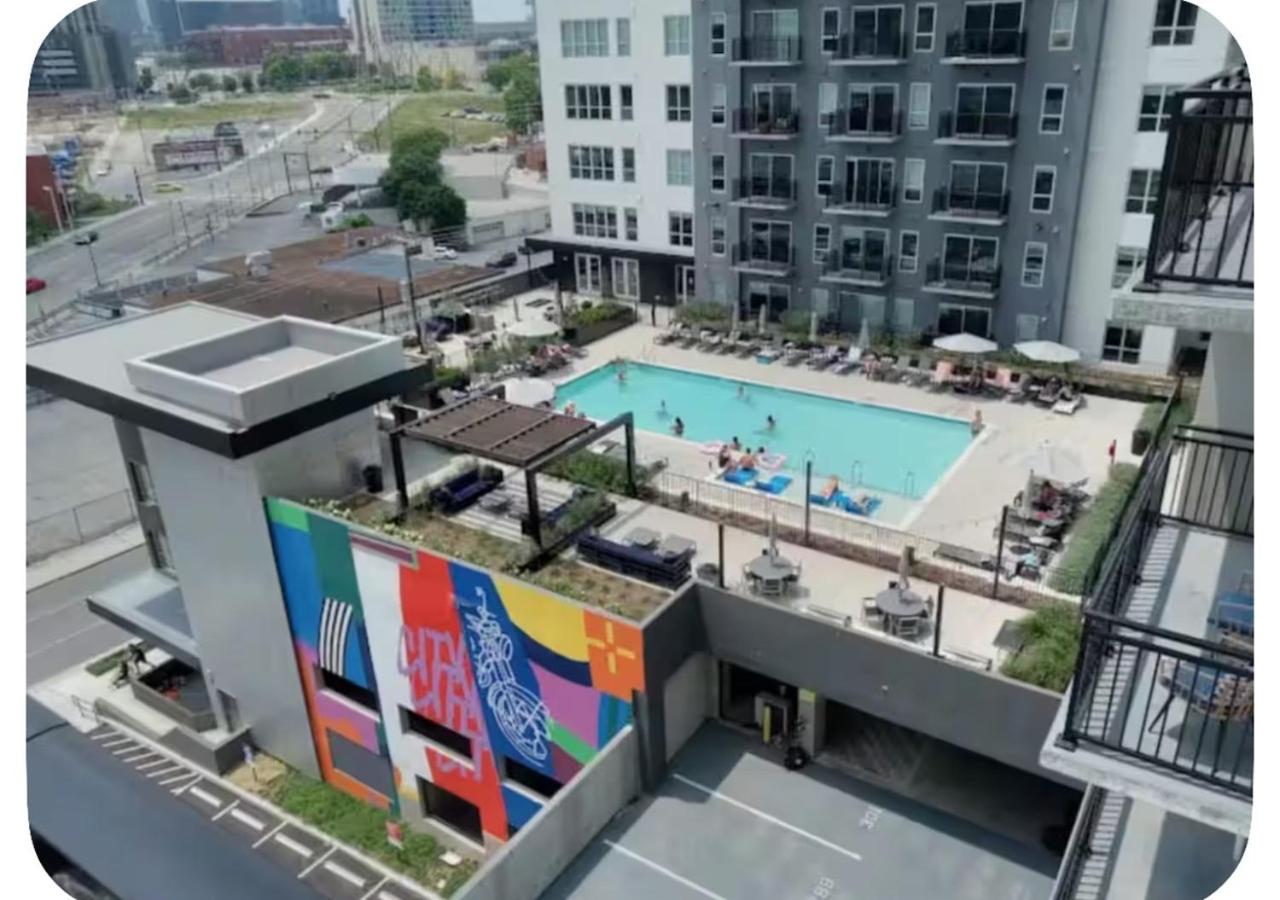 Downtown Nashville! Balcony with Pool Side View and FREE Parking! - B&B Nashville