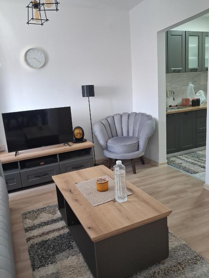 apartman Maja 022 - B&B Šid