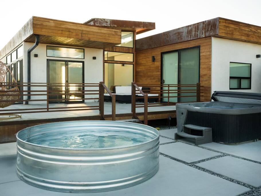 Panoramic Heaven - Luxury Designer Property w Spa - B&B Joshua Tree