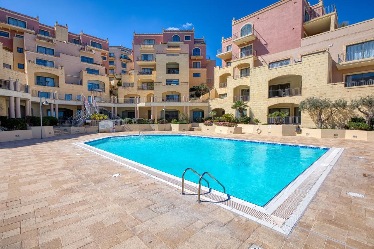 Seaview Family Apartment with Pool Near Mellieħa Bay - Ferienwohnung Mellieha