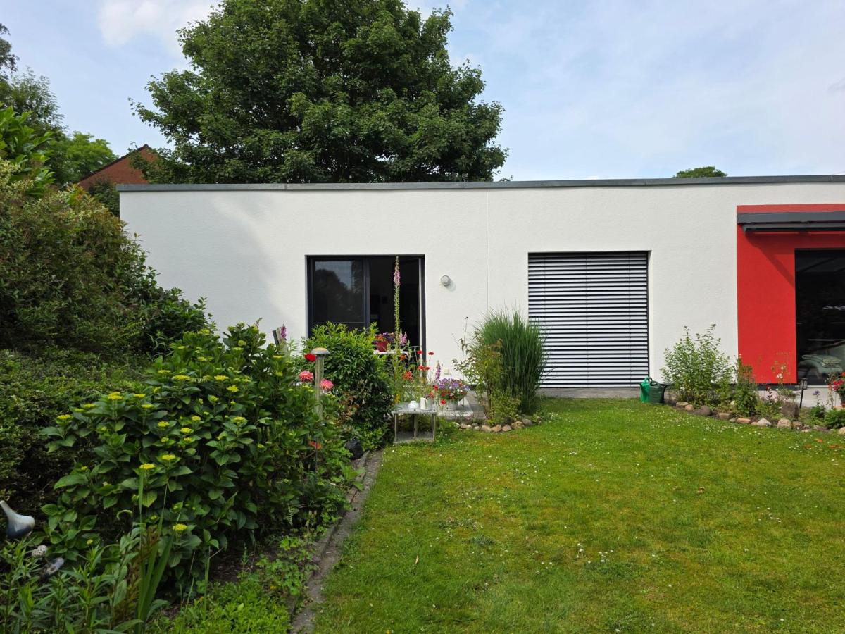 Ferienwohnung Haltepunkt, 25667 - B&B Weener