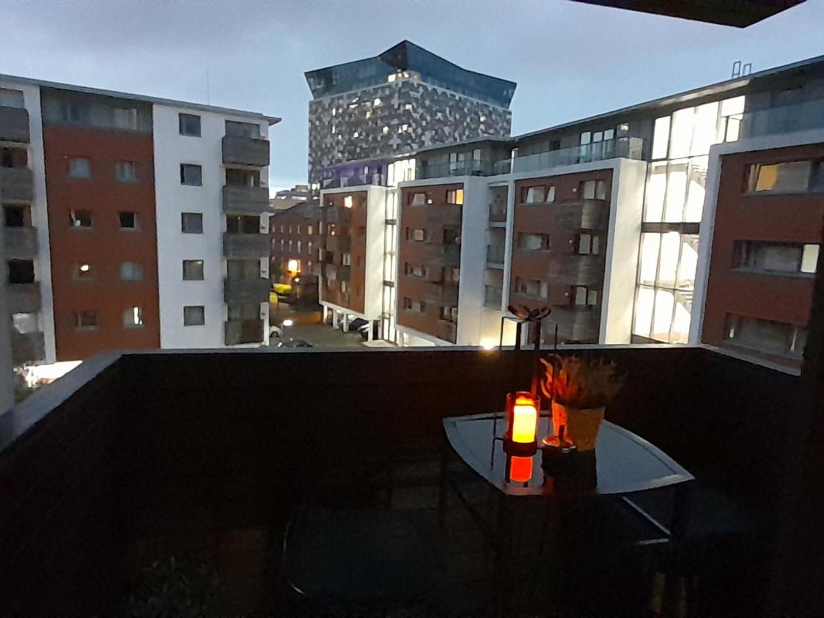 Modern City Centre Apartment with private balcony - B&B Birmingham
