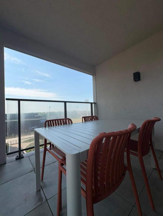 Elegant Modern Apartment with Terrace - Chambres d'hôtes Ostende