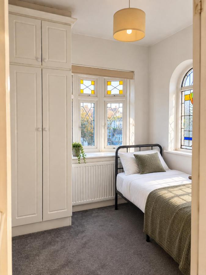 Shared Room in Essex London - Chambres d'hôtes Chigwell