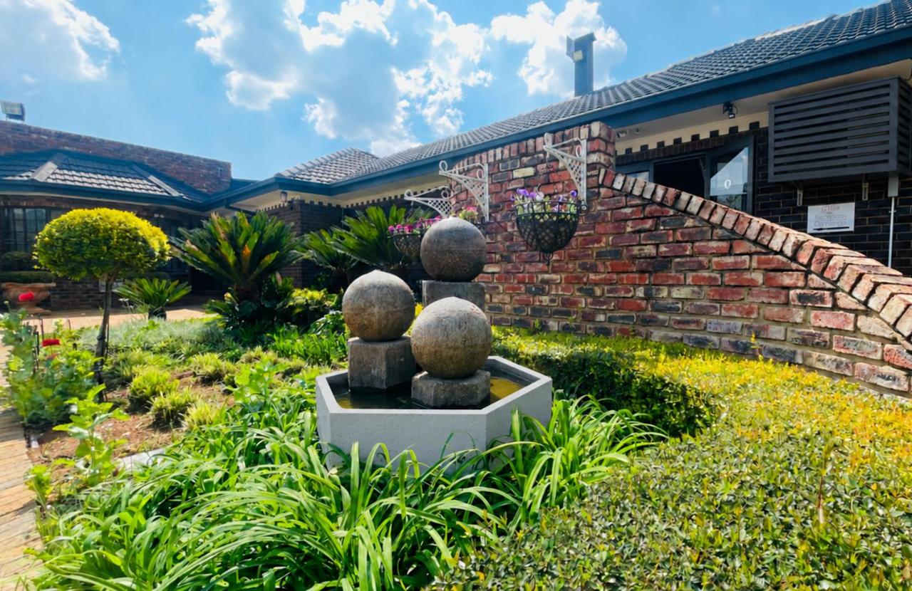 LaFleur Guesthouse & Garden Venue - B&B Potchefstroom
