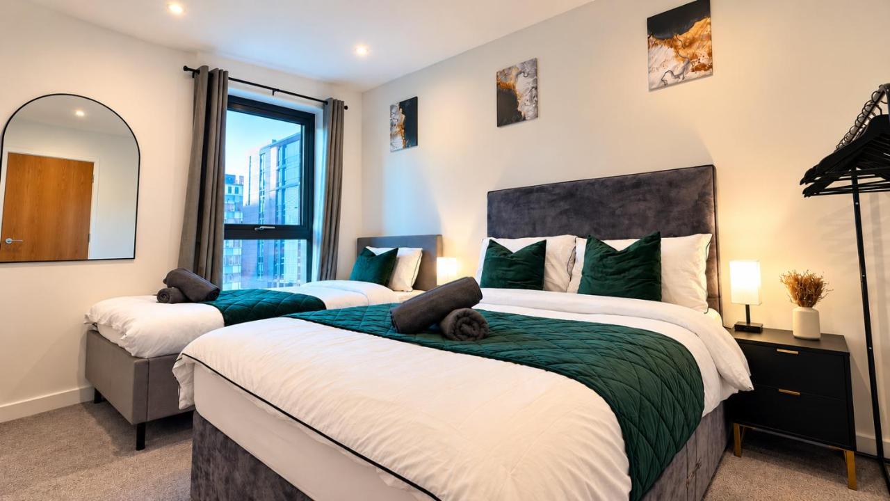 Luxury Central Apartment at The Axium, 2B, 2B with En Suite, 5 Min Walk to Mailbox and New Street Station - B&B Birmingham