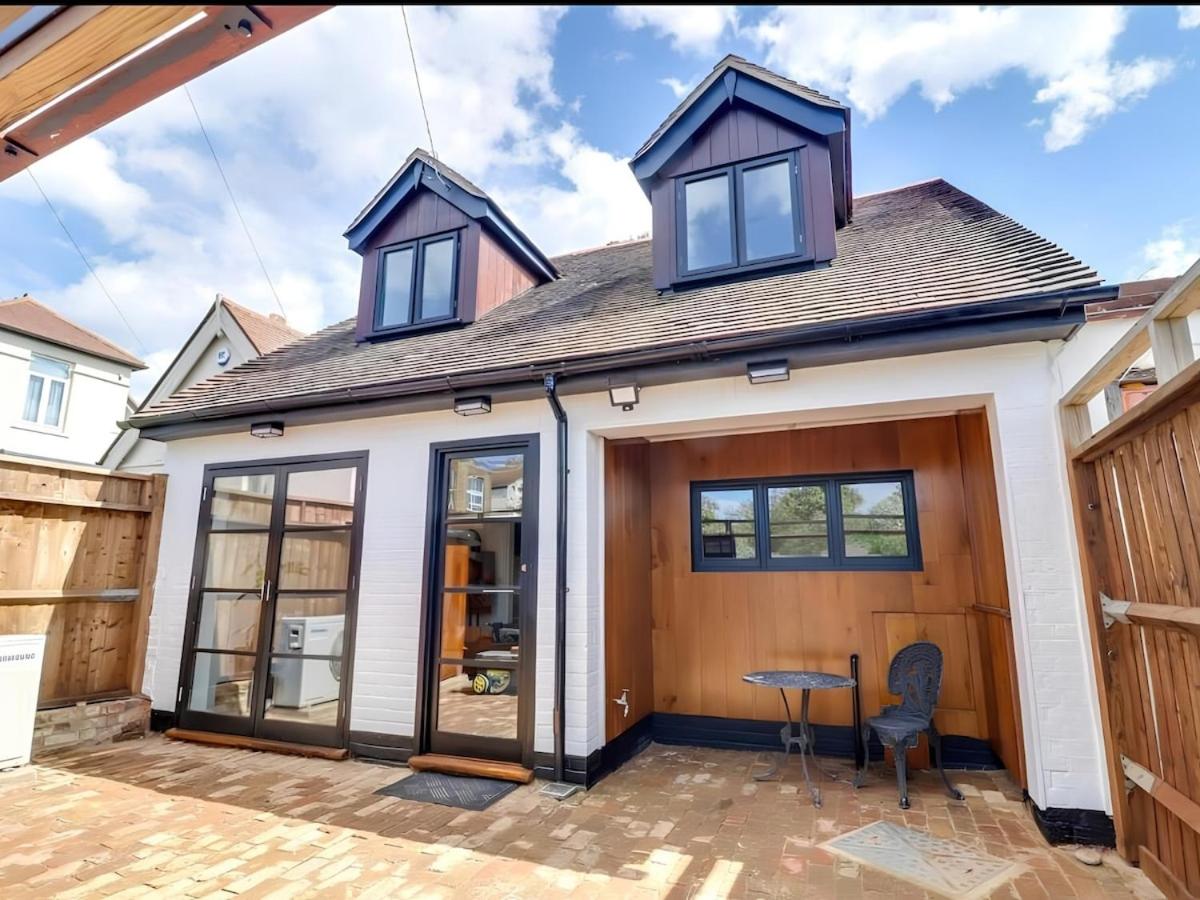Fussy Stay - Stylish 2-Bed Home in Westcliff-on-Sea - B&B Southend-on-Sea