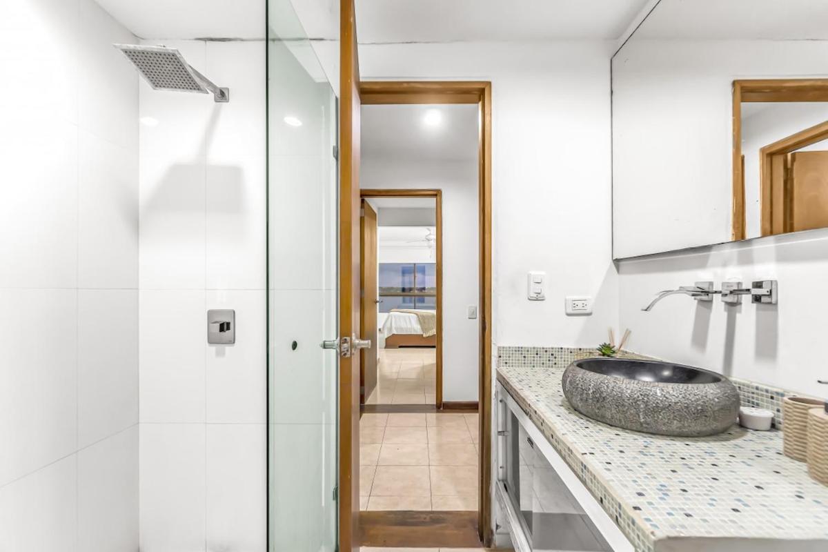 Beachside Escape 2BR with Pool - Chambres d'hôtes Carthagène