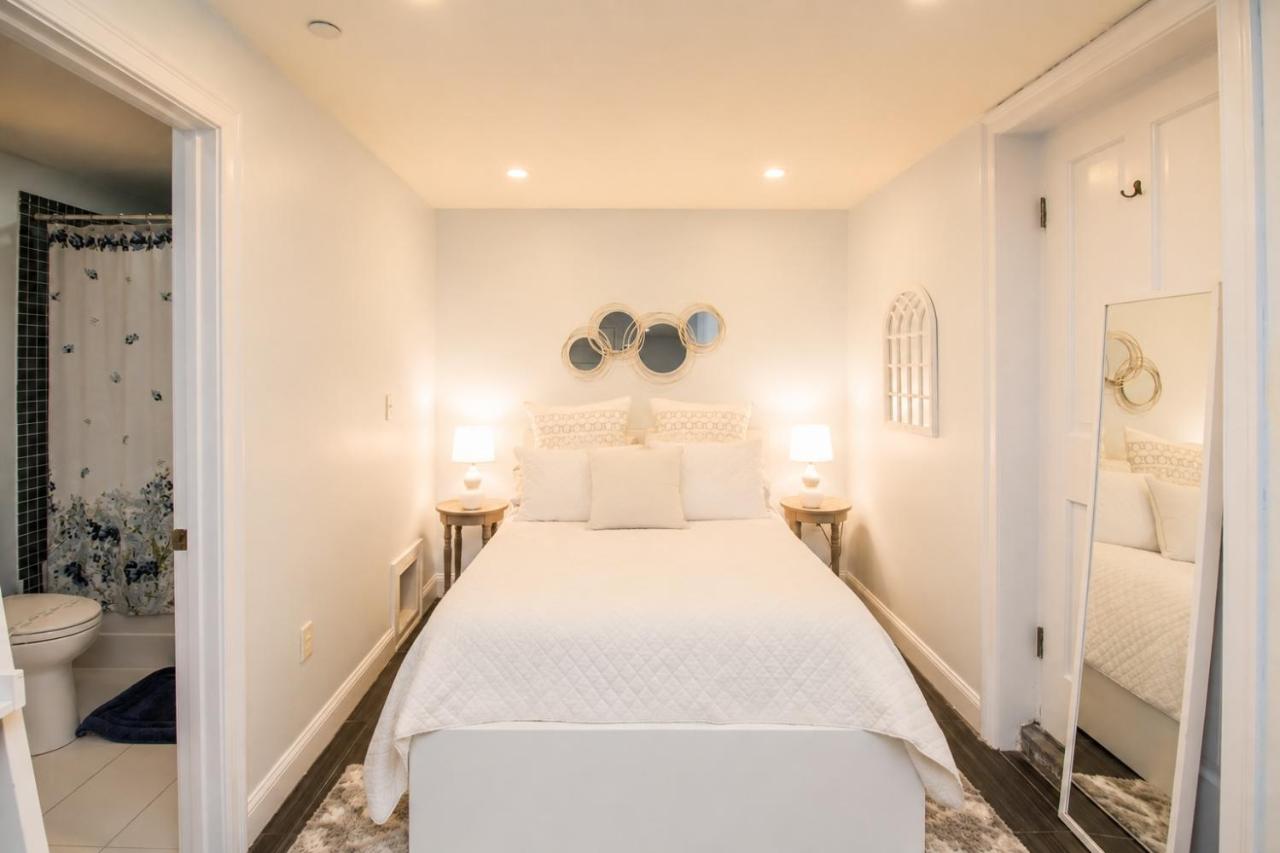 Renovated Studio, steps to MGH, Suffolk, Sleeps 4 - B&B Boston