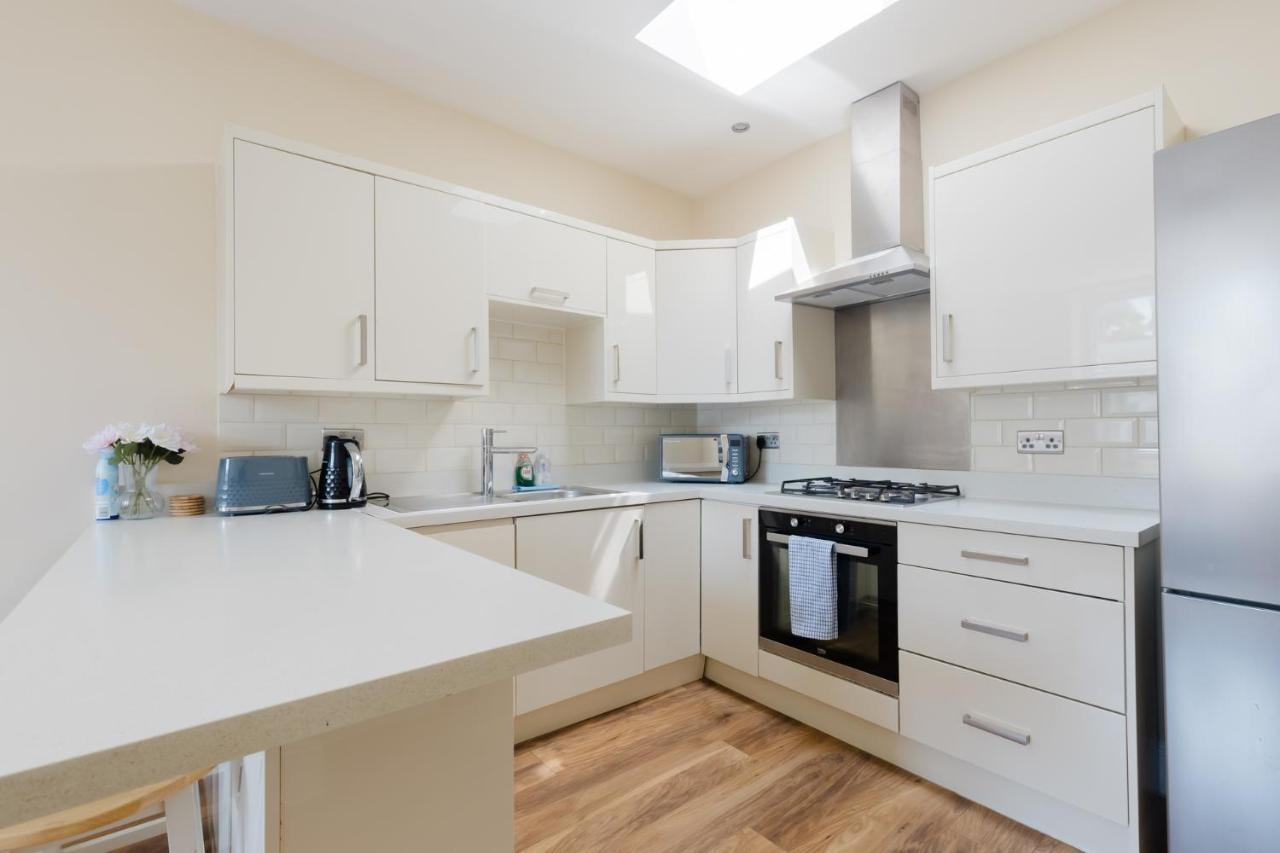 Newly Renovated 2BD Top Floor Flat West Brompton - Chambres d'hôtes Londres