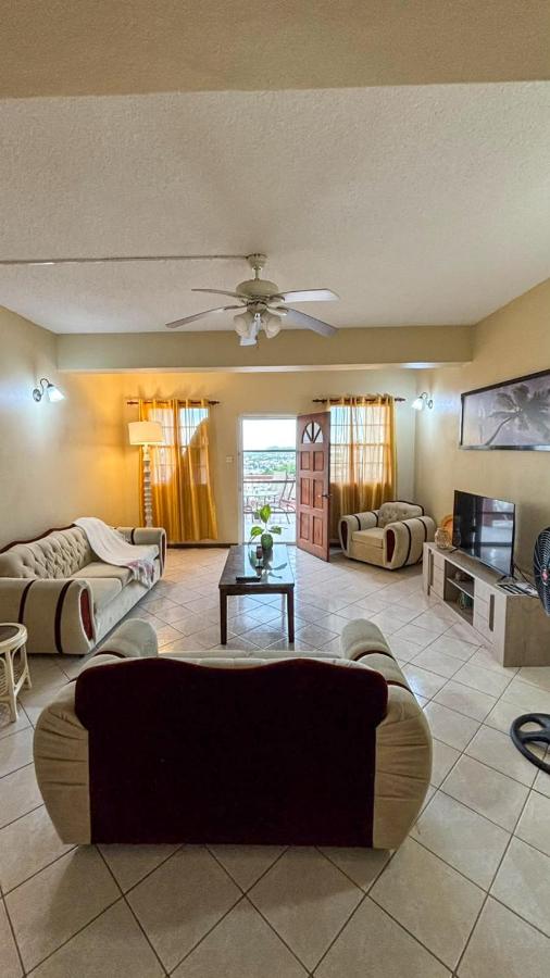 Venance Grand Yer apt 2 Enjoys Sea Views in Rodney Heights - B&B Gros Islet