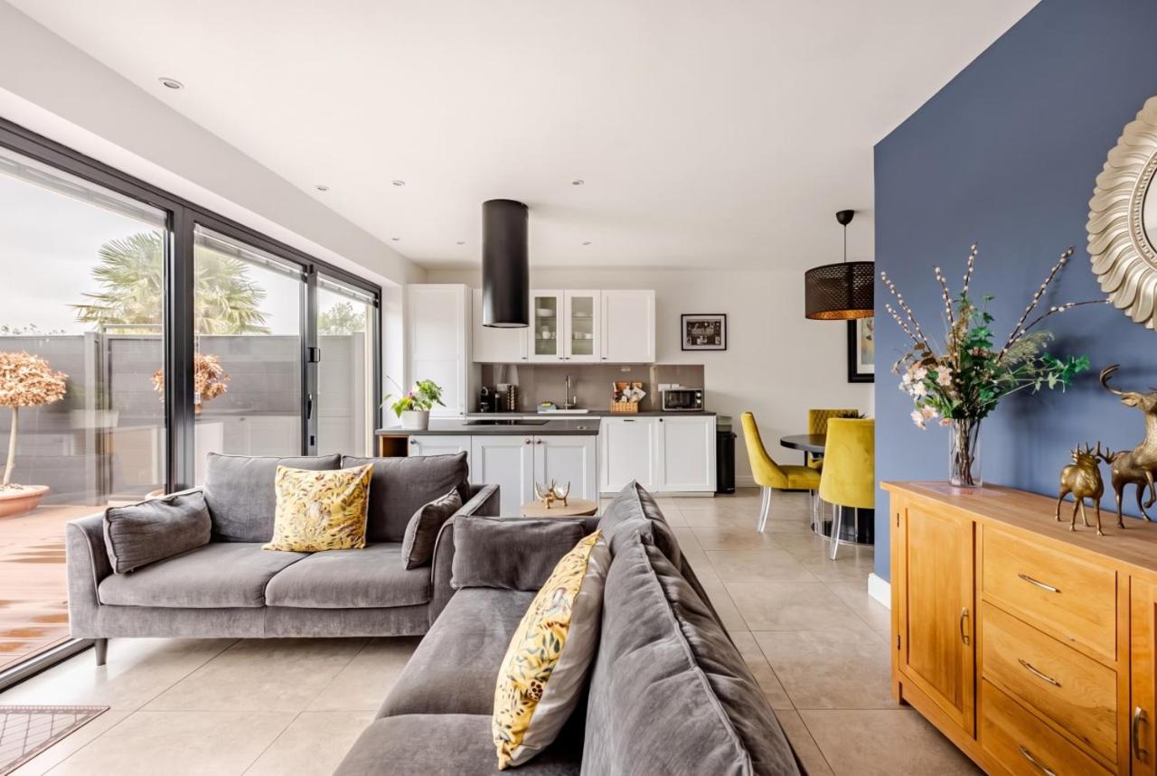 The DeerView Lodge - B&B Cardiff