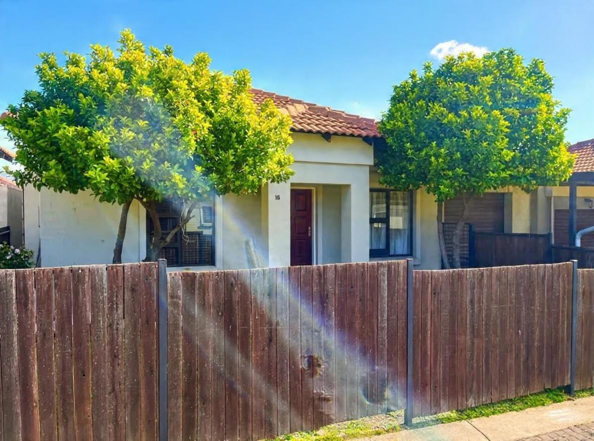 Townhouse in Trichardt Secunda - Chambres d'hôtes Trichardt