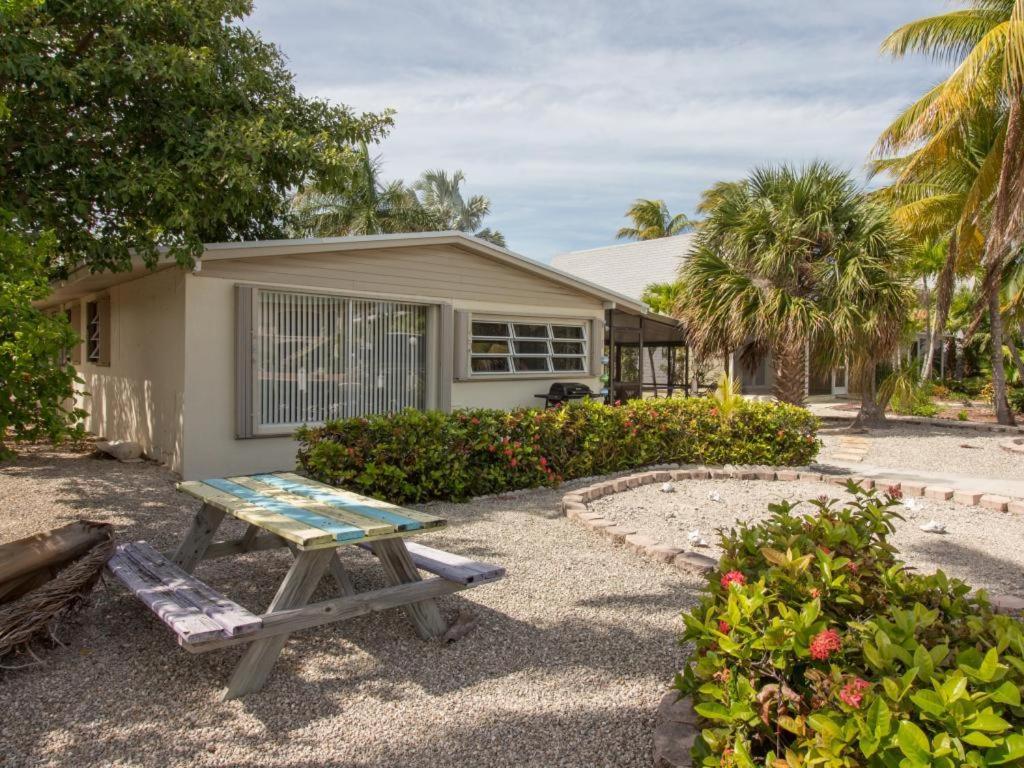 Fisherman's Canal Getaway - B&B Key Colony Beach