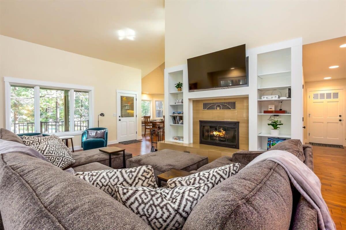 Besson Getaway- 5 min to Village Riverfront - Chambres d'hôtes Bend