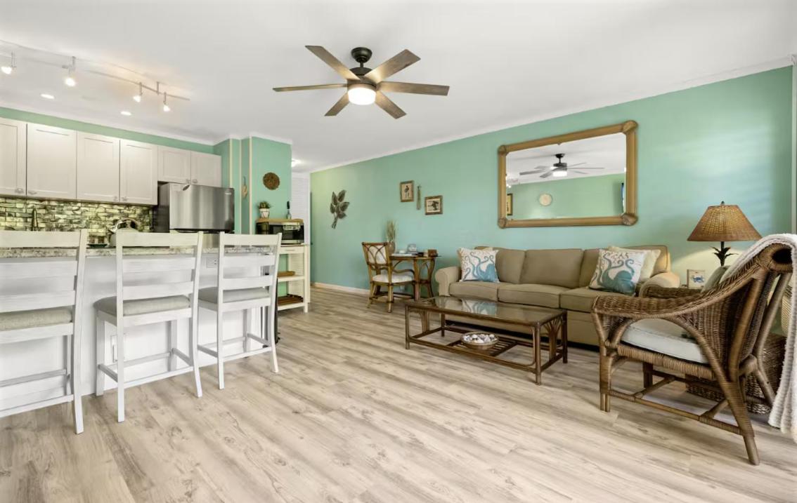 Oceanfront Condo - Hear the waves-Amazing Views, WIFI with AC, free parking - Ferienwohnung Lāhainā