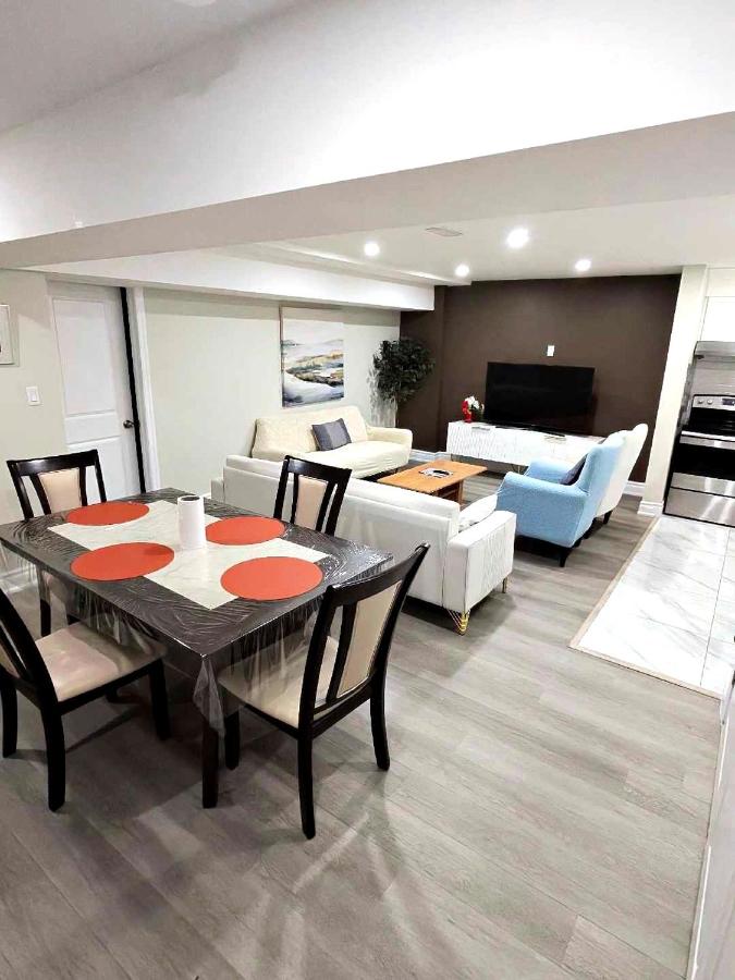 Kempsford Retreat - 2BR Near Pearson Sleeps 4 - B&B Brampton