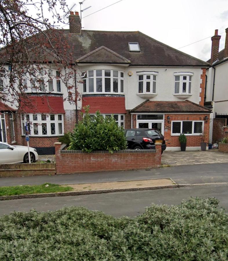 Shared Room in Essex London - Chambres d'hôtes Chigwell