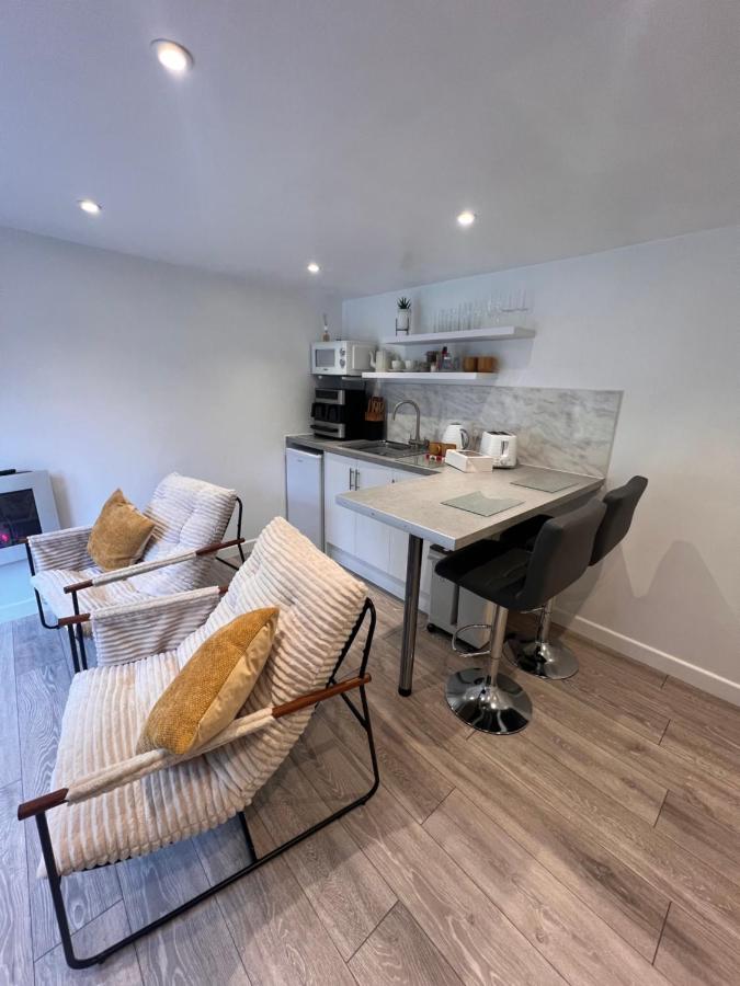 Plas Bach Annexe - Stylish Garden Annexe in the Heart of Prestatyn North Wales Less than 5 mins walk to high street We welcome walkers couples solo travellers or small families More info in host details - Ferienwohnung Prestatyn