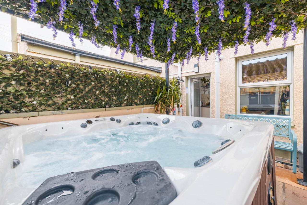 The Bay Cottage Hot Tub & Sauna Morecambe Bay - Bed and Breakfast Morecambe