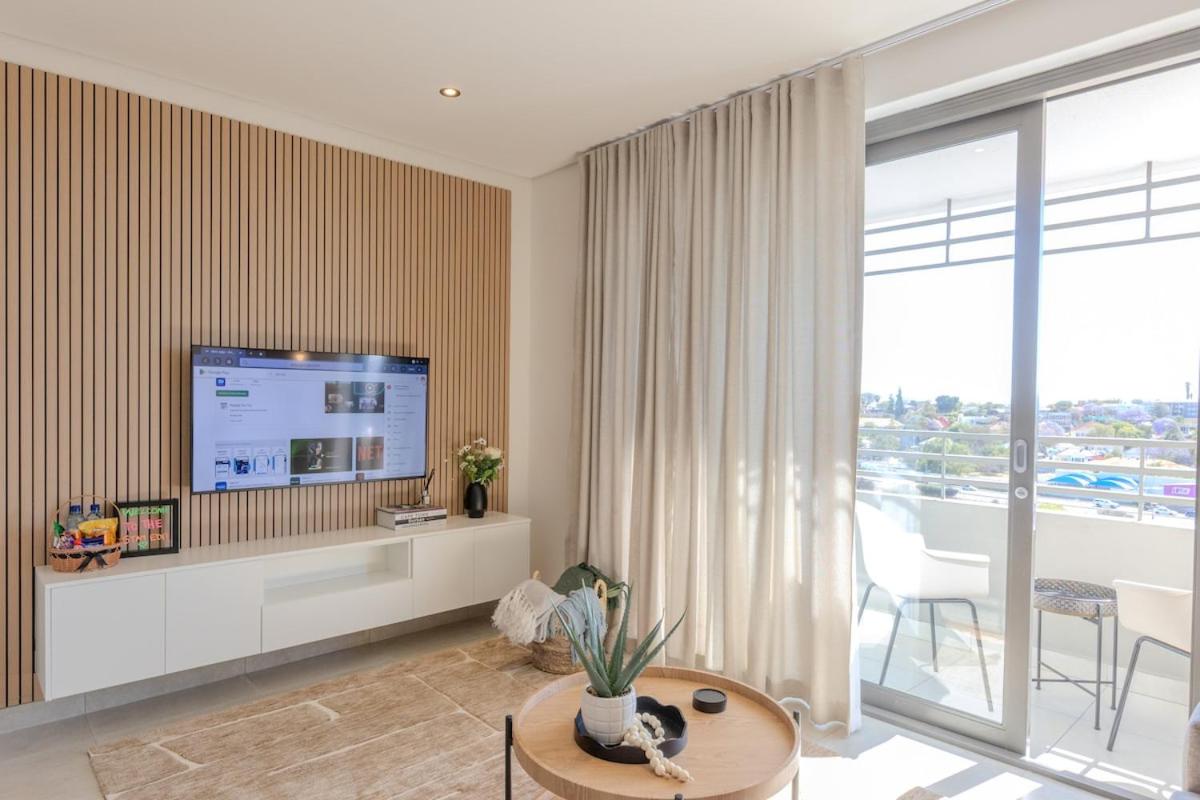 The Stay Edit Skyline 1BR City Views Parking City Junction - Bed and Breakfast Windhoek