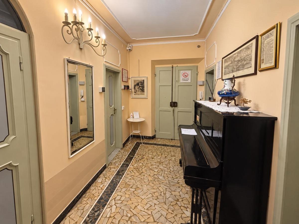 Antica Corte di Pisa PER SOLE COPPIE, Vicino a Stazione Treni e 20 minuti a piedi da Piazza dei Miracoli - B&B Pisa