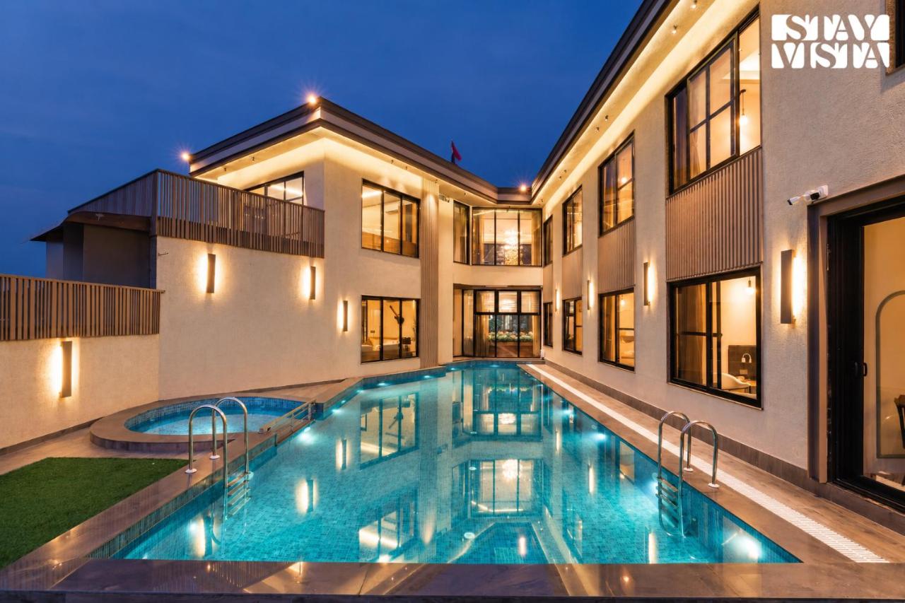 StayVista at Arista Farm with Pool & Jacuzzi - Ferienwohnung Gurugram
