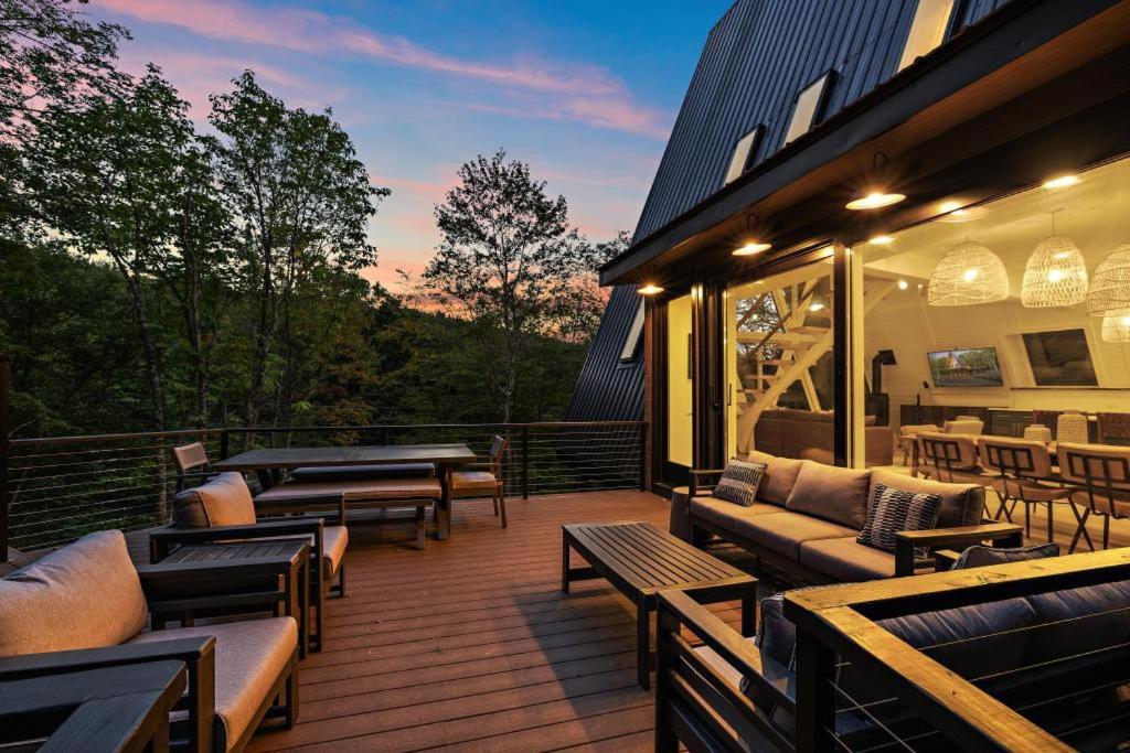 Sky-High A Frame Retreat Hottub & EV charging - B&B Beech Mountain