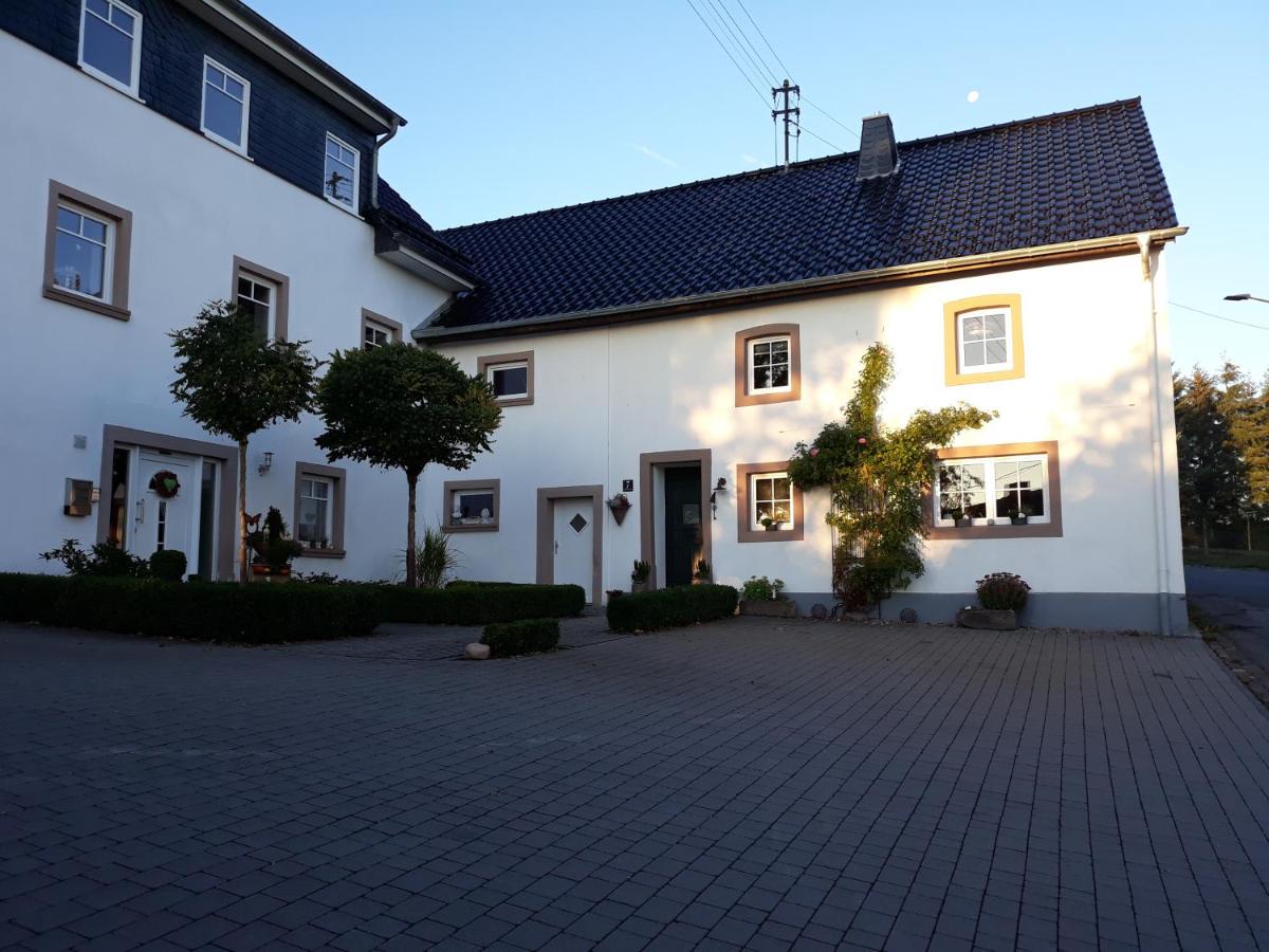 Eifelferienhaus An der Kapelle - kostenlose Sauna, Ofen - B&B Kerschenbach