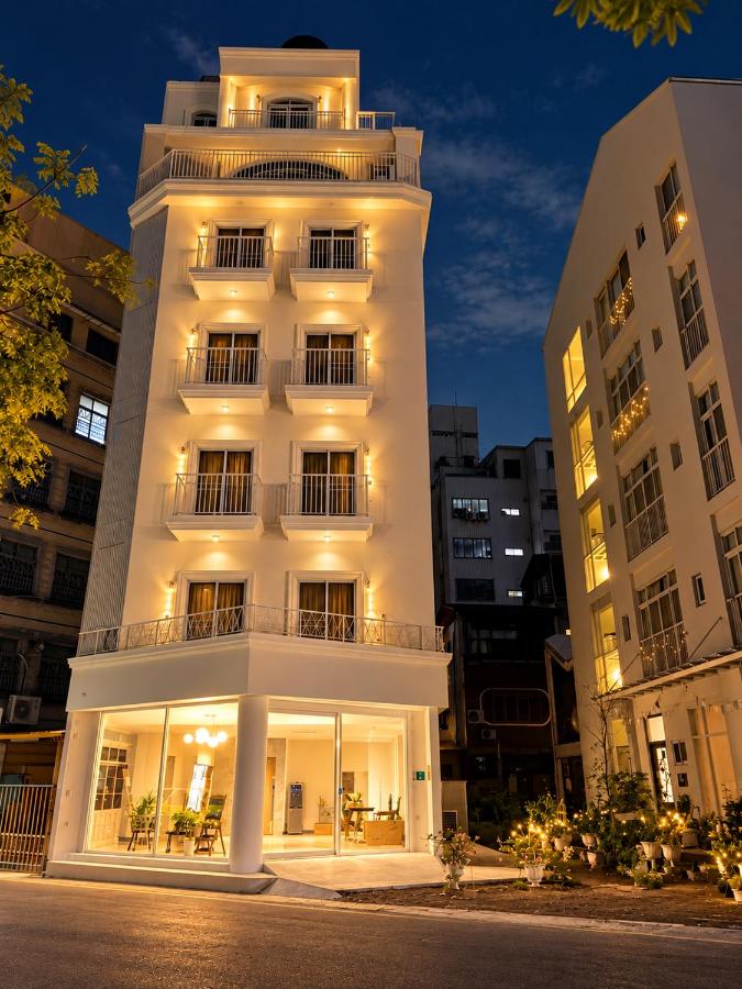 暮雲泊電梯民宿 台南大學旁 長住享優惠 - B&B Tainan