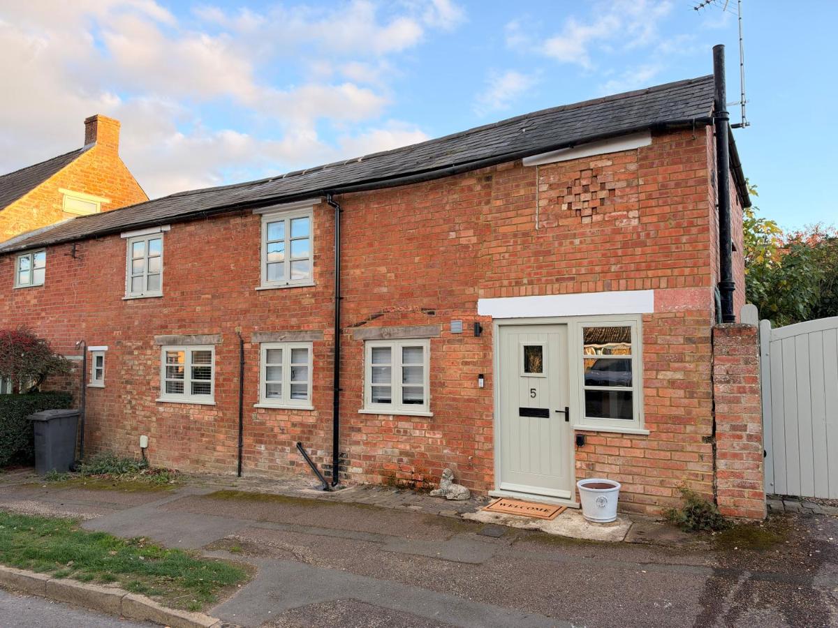 Hill View - Stylish 2-Bed Cottage in Eydon - Chambres d'hôtes Eydon
