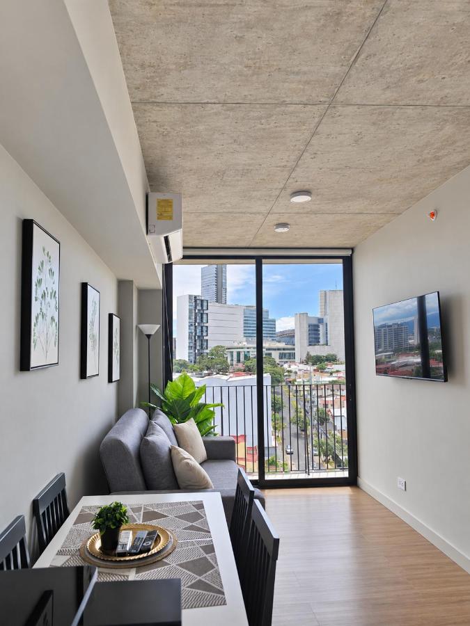 11th Floor Apartment with Sabana View Fast WiFi and AC - B&B San José