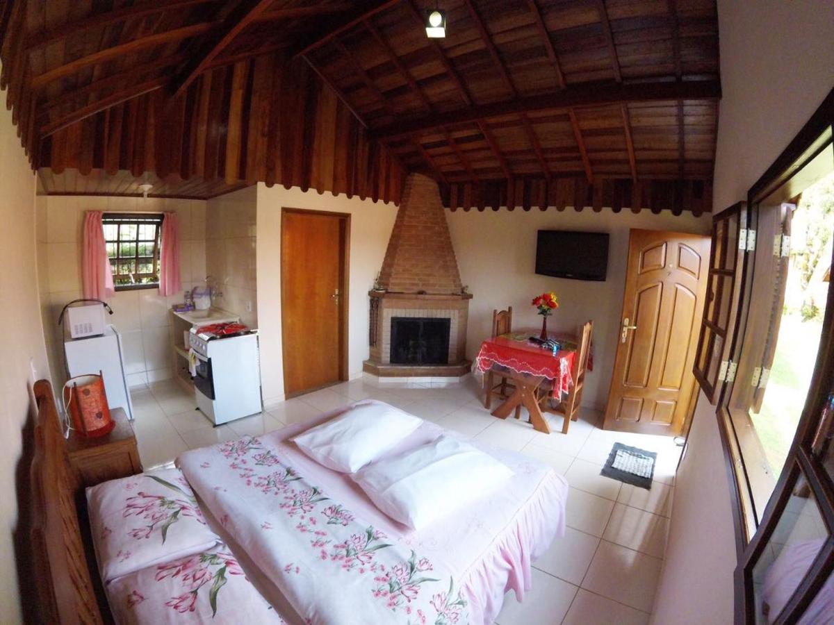 Ana Júlia Chalés - Monte Verde MG - B&B