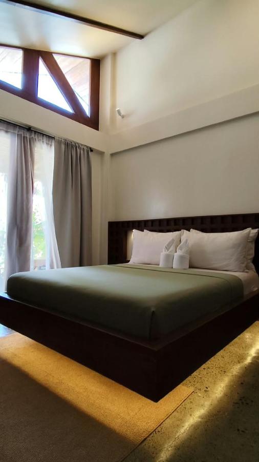 Zimmer mit Queensize-Bett und Gartenblick