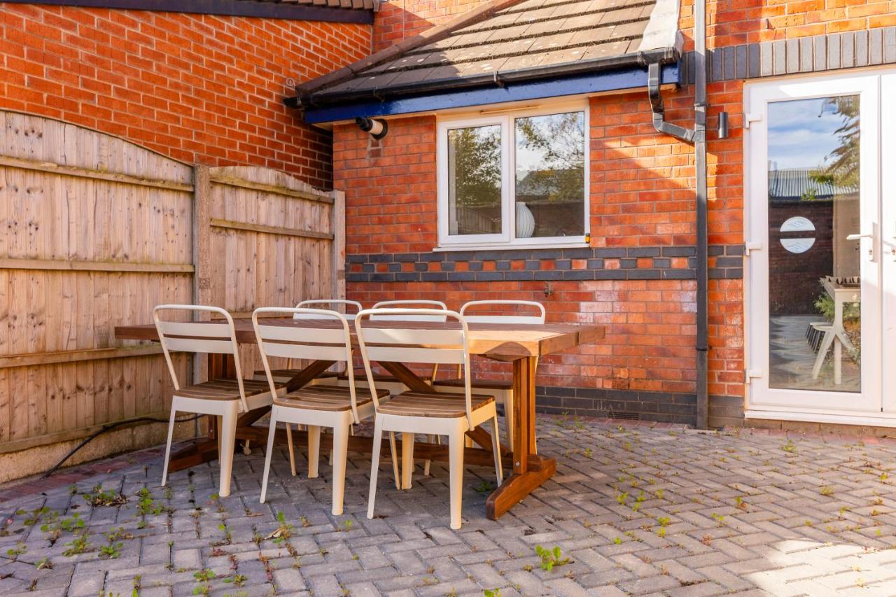 The Wharf - 4-Bed Marina Town House Parking, Near City & Parking - Ferienwohnung Liverpool