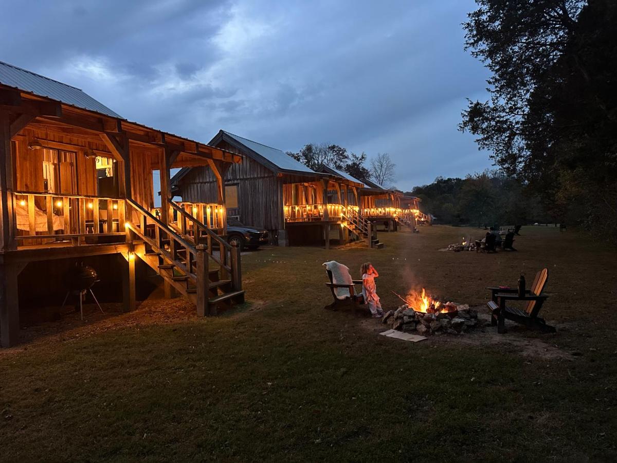 Peaceful Cabin Near Waterfalls Fire Pit & Creek Cabin 1 - B&B Smithville