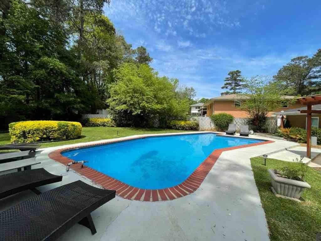 Atlanta Private Pool Retreat 5BR Home Sleeps 14 - Chambres d'hôtes Decatur