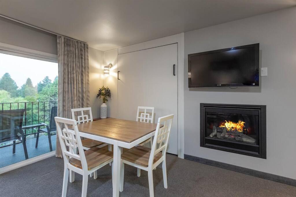 Riverside Condo located Downtown Enjoy Nightlife - Chambres d'hôtes Bend
