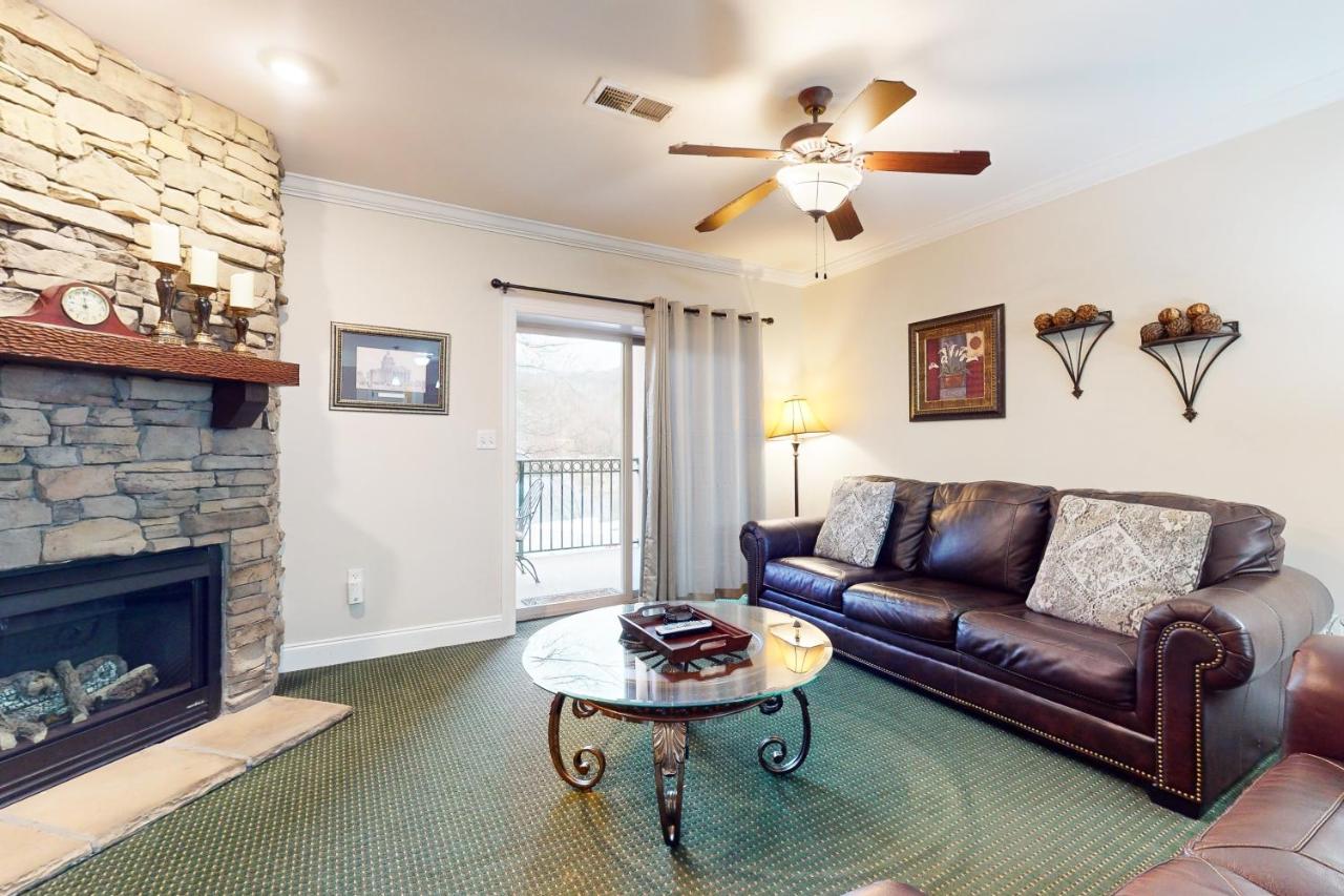 Mtn View Condo Sleeps 6 Fireplace Seasonal Pool - Chambres d'hôtes Gatlinburg