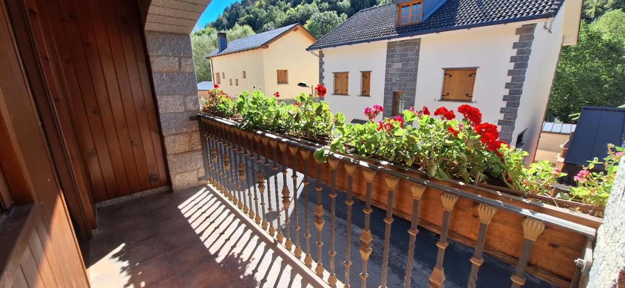 Apartamentos Saila - Bed and Breakfast Castejón de Sos