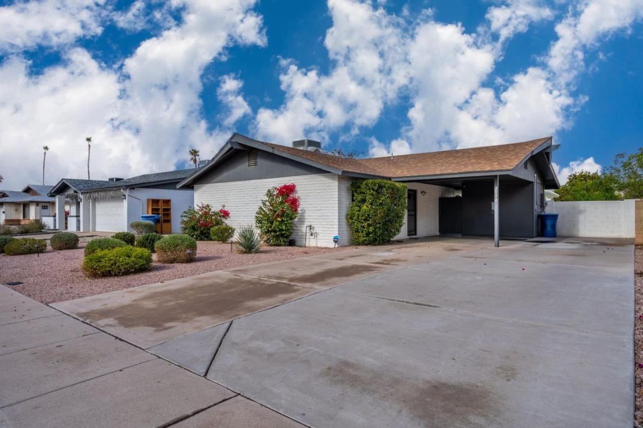 Mid-Century 3BR Near Banner & ASU - Extended Stay - B&B Tempe