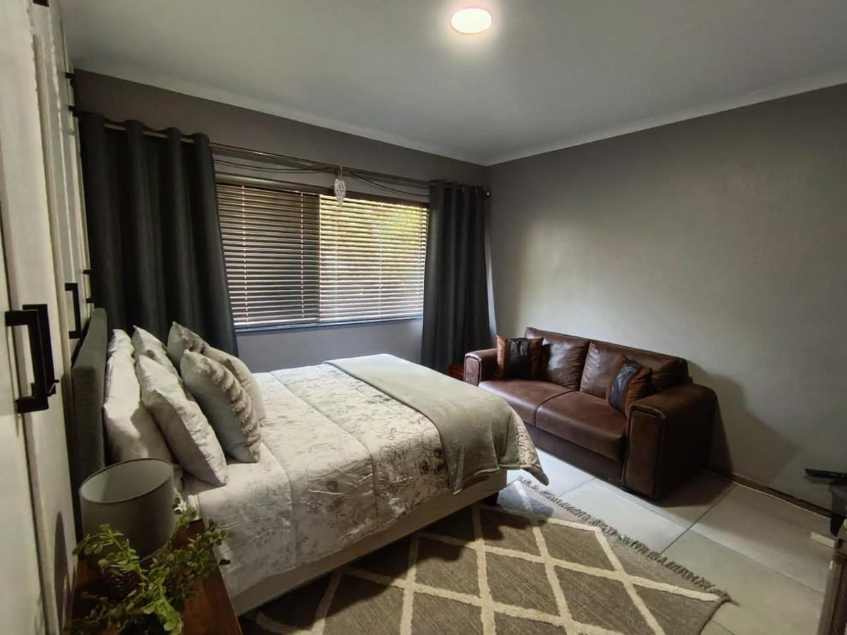 J & M Elegant Escape 2 - B&B Centurion
