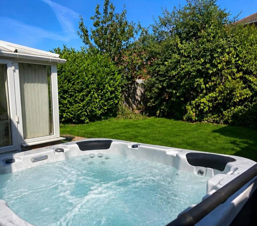 Luxury 4 Bed Hot Tub House - B&B Spondon
