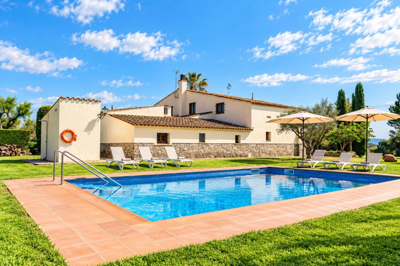 Masia per a 12 amb piscina · Cassà de la Selva - B&B Cassà de la Selva