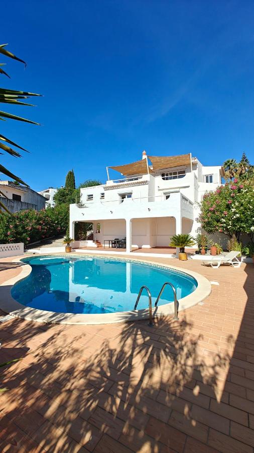 Casa Belavista, Villa with stunning view of Praia da Luz - Bed and Breakfast Senhora da Luz