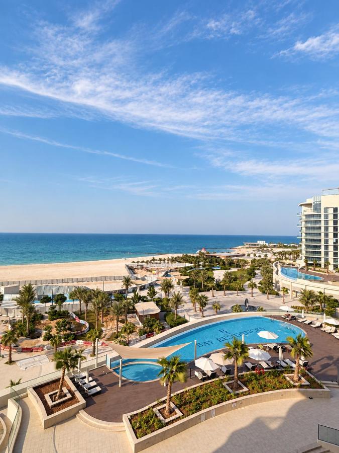 Bay residence - Luxury Beachfront 2BR apartment with sea view - B&B Ras Al Khaimah
