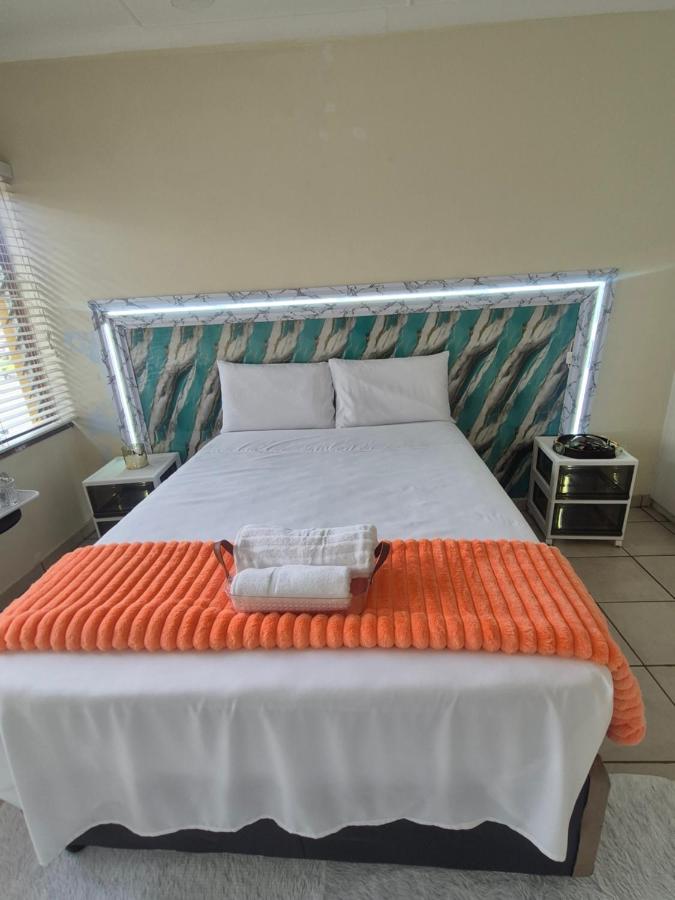Alena's Hilltop Rest - B&B Durban