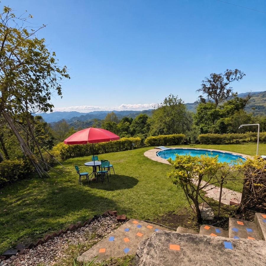 Refugio en la montaña, piscina y confort - B&B San Francisco