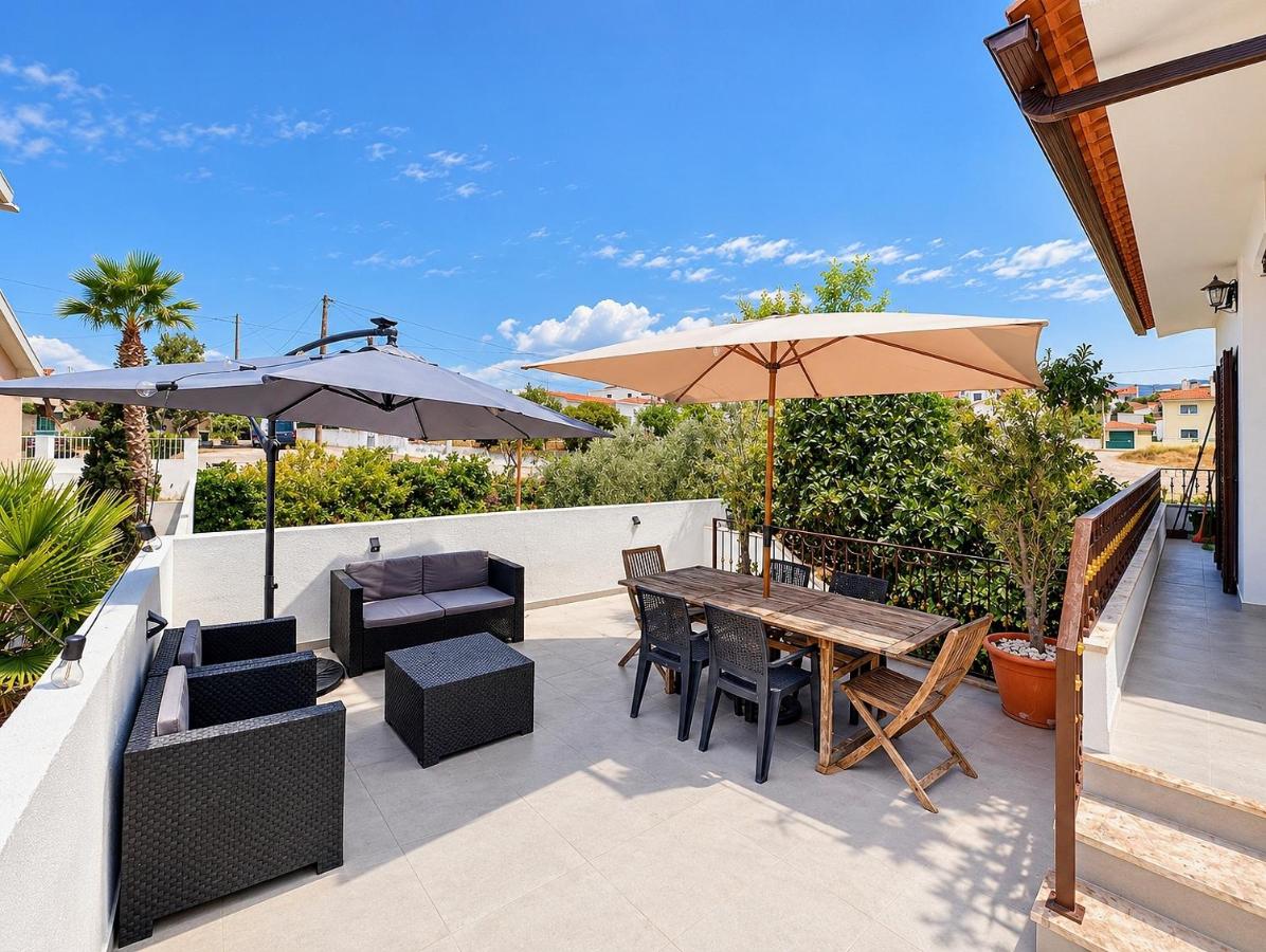Terraço 26 - 8-Bedroom Villa with Garden & Terrace, Near Lisbon & Beaches - B&B Sobreda